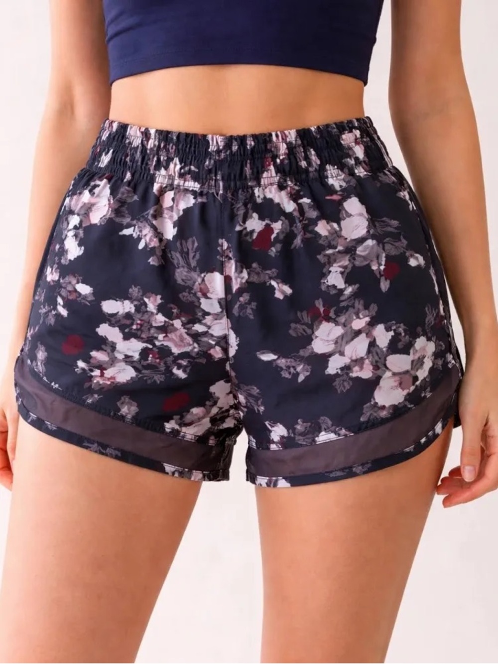 Women’s Athleta Printed Mesh Racer Run Shorts 4” (XS)